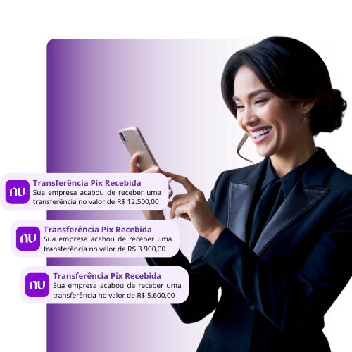 Empresária acompanhando resultados no celular